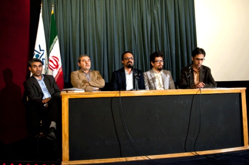 نقد و بررسی بوسیدن روی ماه