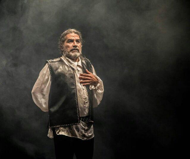 آوازه‌خوان خیابان‌های منهتن میکائیل شهرستانی