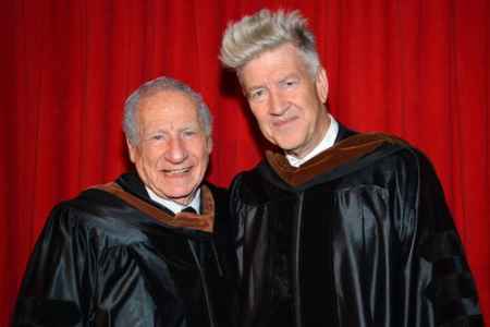 خالق «مخمل آبی» و «تاریخ جهان» دکتری افتخاری دریافت کردند