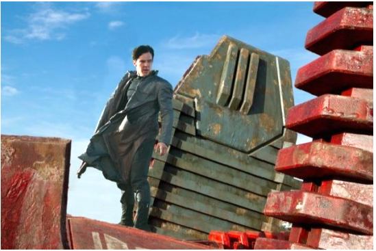 پیشتازان فضا به سوی تاریکی به سینماها می‌آید