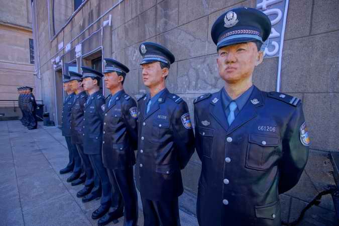 «من حکم الهی را نمی دانم» / جدیدترین آثار آوانگاردترین هنرمند حال حاضر چین